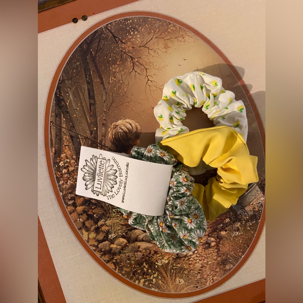 🌻NWT ALL 3 pcs. Chunky Hair Scrunches/Ponytails- 2 Flowery🌸1 Solid Yellow🌿BOP - Picture 15 of 16